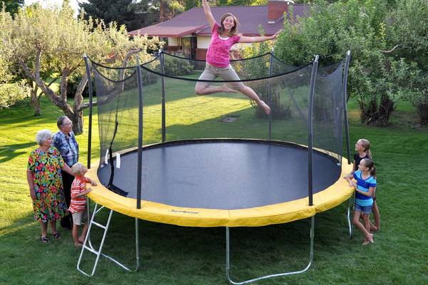 Can 4 People Be on a 12 Ft Trampoline? 