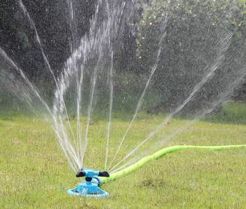 Best-sprinkler-for-under-trampoline