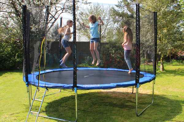 Shapes Battle: Rectangular Trampoline vs vs Trampoline