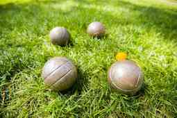 bocce-ball-rules-on-grass