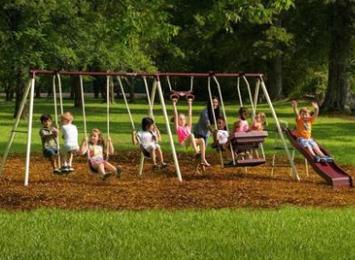 Swing-Set-For-Small-Yards-Flexible-Flyer-World-Of-Fun-Swing-Set